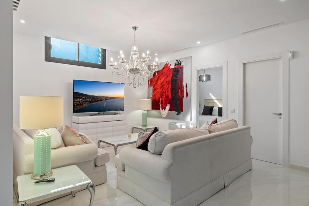 Brand New Luxury In Art Deco Style Villa *