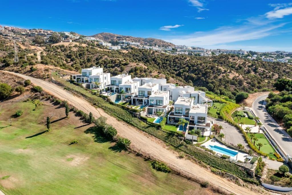 Villa Brand New Luxury In Art Deco Style