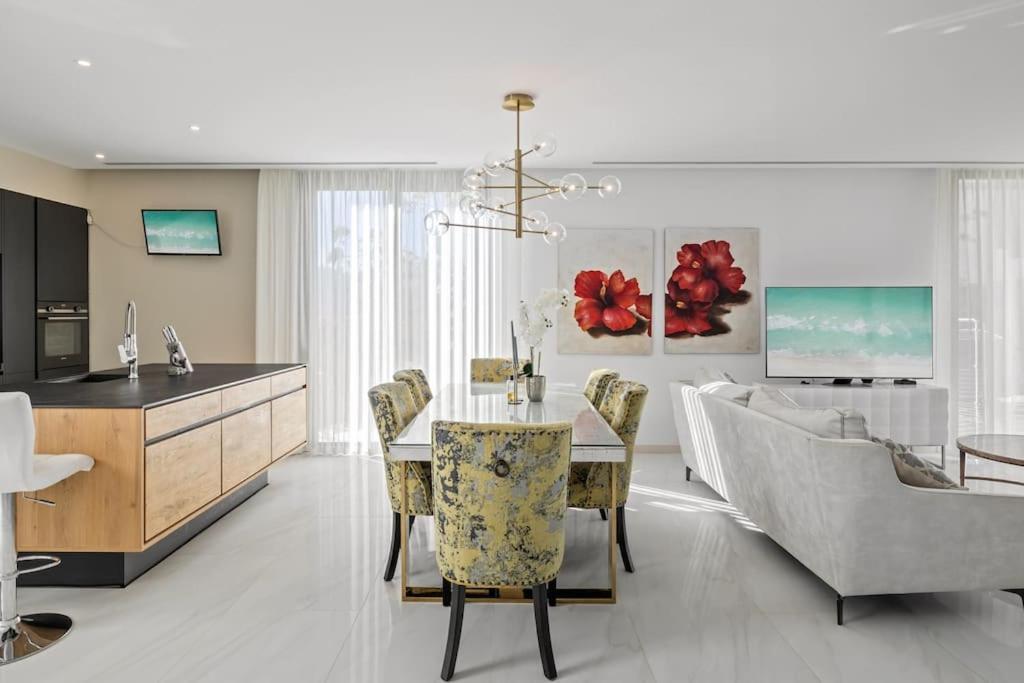 Brand New Luxury In Art Deco Style Villa *