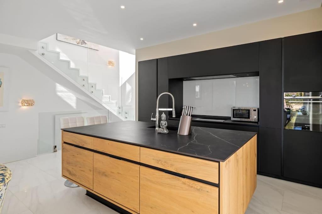 Brand New Luxury In Art Deco Style Villa