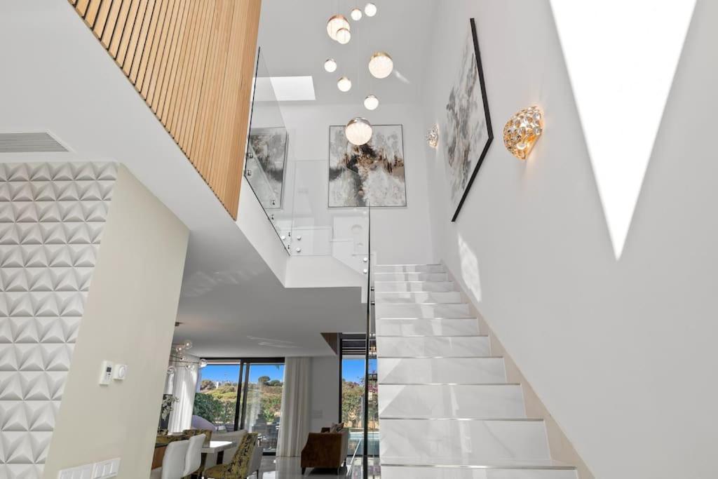 Brand New Luxury In Art Deco Style Marbella