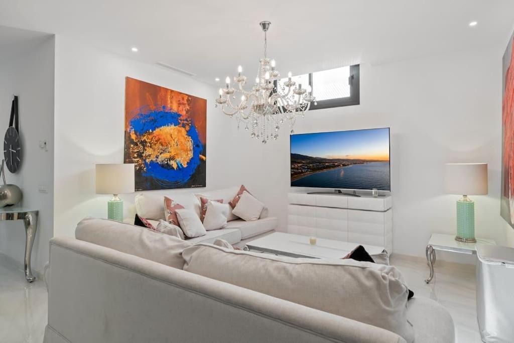 Brand New Luxury In Art Deco Style Villa *